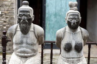 到底是什么时候才出现的秦桧夫妇跪着的雕像呢?