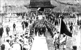 晋谒长官尊长,应先鞠躬敬礼,然后就座;及退,亦然，晋谒的意思和用法
