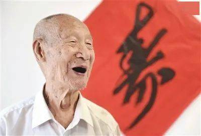 精神矍铄读音qu，矍铄怎么念