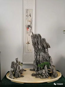 渭城朝雨浥轻尘,浥的意思，渭城朝雨浥倾城中浥的意思