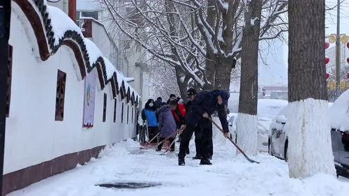 自扫门前雪诗句