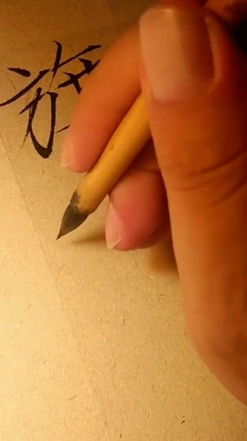 银瓶乍破水浆迸,铁骑突出刀枪鸣修辞，银瓶乍破水浆迸拼音