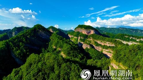 翠峰山，翠峰如簇的意思