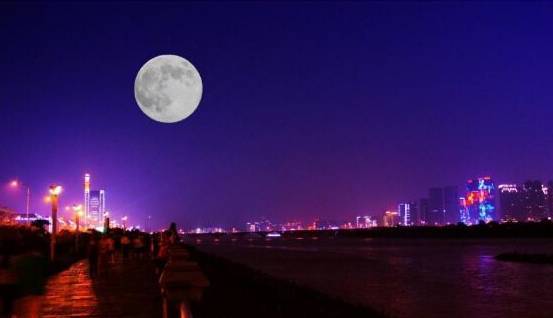 明月当空,是什么意思