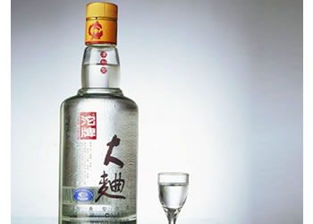 曲酒和酱香型白酒的区别，曲酒是浓香还是酱香