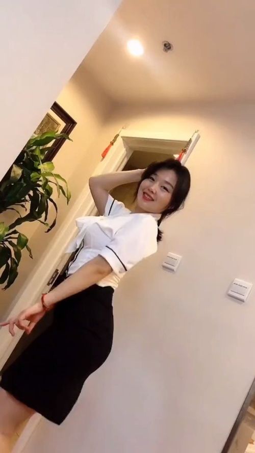 美丽动人的近义词，美丽动人的诗句