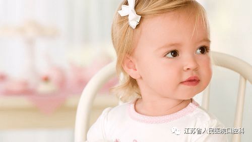 咽下的拼音怎么写，咽下的拼音怎么写的拼音怎么读