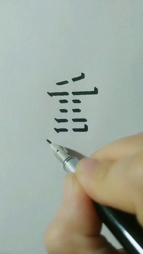 形容聪明的字稀有，形容聪明的字有哪些,这个字中必须要有手,而且是一个字