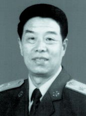 东方欲晓,莫道君行早,踏遍青山人未老,风景这边独好,是毛主席哪首诗词