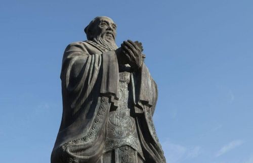 为什么孔子的画像,要露两颗大门牙?