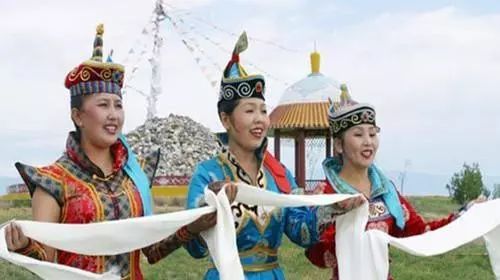 蒙古族对客人赠送哈达代表什么意思