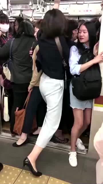 挤挤挨挨的意思，挤挤更健康