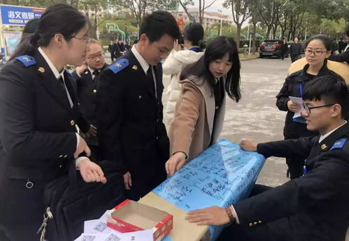 靡然成风的意思，蔚然成风
