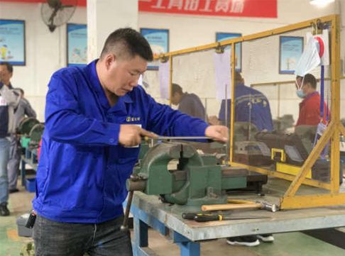 钳工的解释钳工的解释是什么