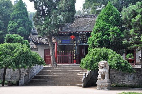 武侯庙杜甫与蜀相的异同，武侯庙杜甫阅读答案