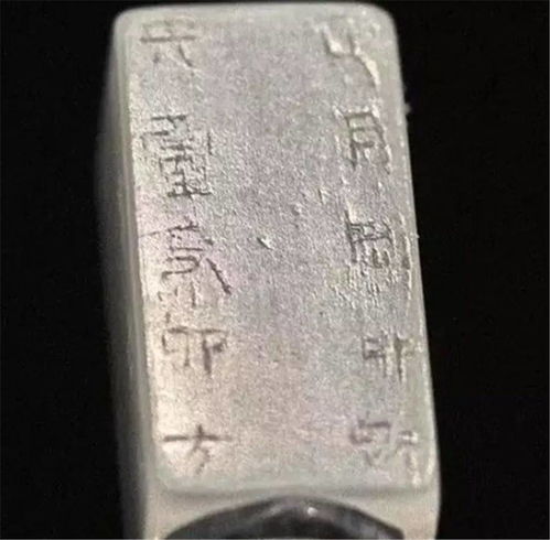 刚卯严卯是汉代典型的吉祥玉佩，刚卯严卯上的文字对照
