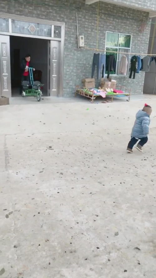 拔腿就跑的意思三年级，拔腿就跑是什么词