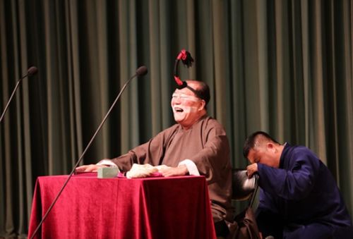 一个人唱双簧是什么意思，双簧是什么意思形容