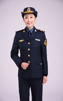 请问军校学员穿的常服是干部的还是士兵的?