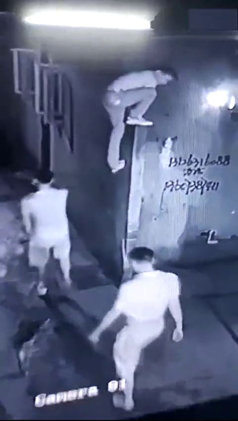 半夜三更拼音怎么拼写读音，情不自禁拼音
