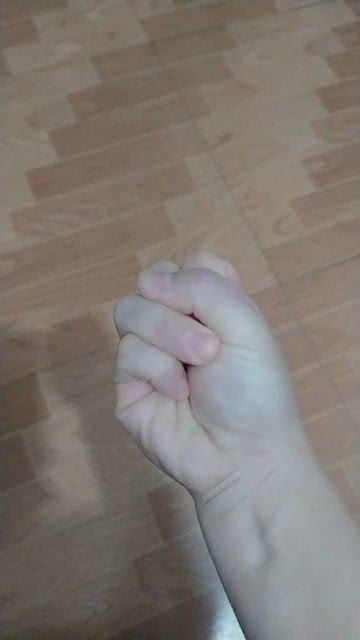 手指头掉皮什么原因造成的，手指头骨折算几级伤残赔多少钱