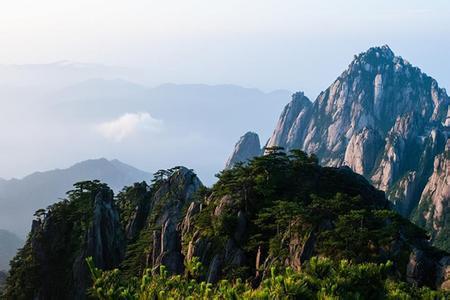 高山之巅的意思和拼音，高山之巅是词语吗