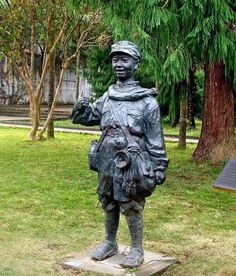 塑像制作价格，塑像用什么材料做的