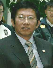 南勇和谢亚龙的关系