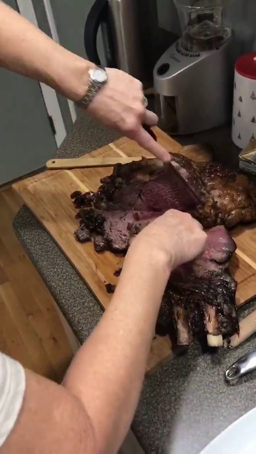 茹毛饮血的意思是什么解释，茹毛饮血意思是什么?