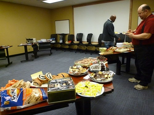 potluck party，potluck meal