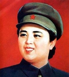 韩国新晋第一夫人高颜值火了!49岁还这么嫩,整容前照片罕见曝光_百度