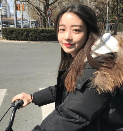 “清华美女学霸校花”刷屏:不靠颜值靠实力的女生,活得有多爽呢?_百度