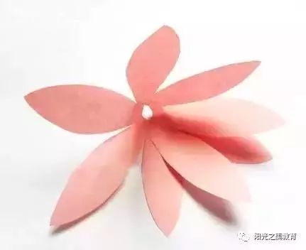 一什么花瓣填动词三个字?