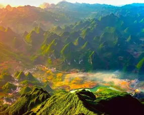 五岭逶迤腾细浪,乌蒙磅礴走泥丸。这句诗的意思
