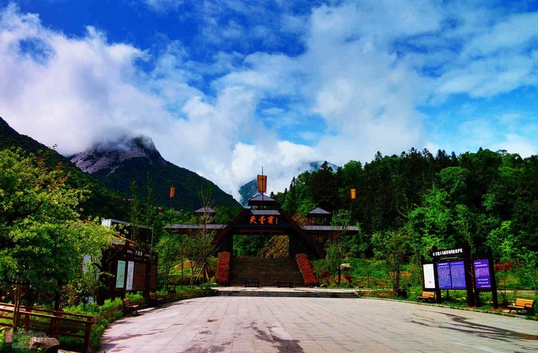 天堂寨风景区在安徽哪里，天堂寨风景区属于安徽还是湖北