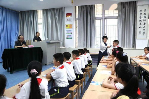 法官进羊圈打一城市名称，法官跑到羊圈里
