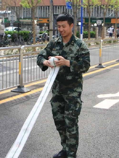 错判符曹群吏笑的上一句是什么