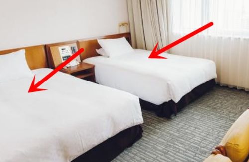in bed和on the bed的区别是什么