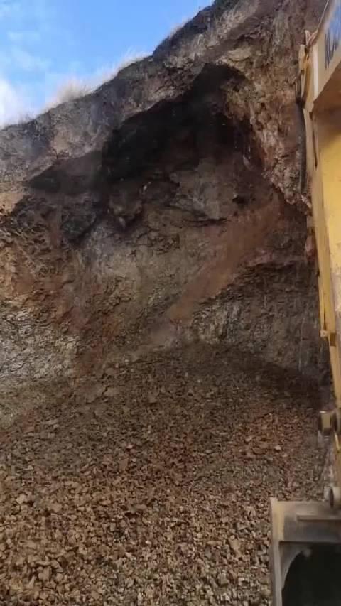 塌方 的 拼音 是