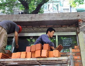 防盗窗和窗户之间留下一道缝隙,用什么填补比较好?