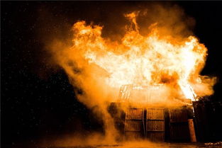 梦见别人家着大火了又被扑灭，女人梦见火烧别人家房子