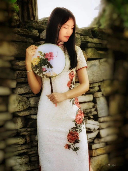 颔首低眉的意思解释是什么，美不胜收的意思