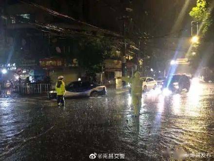 大雨滂沱的拼音，大雨滂沱歌曲