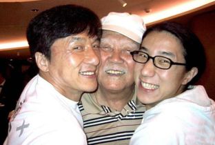 成龙的儿子(房祖名)为什么姓房??