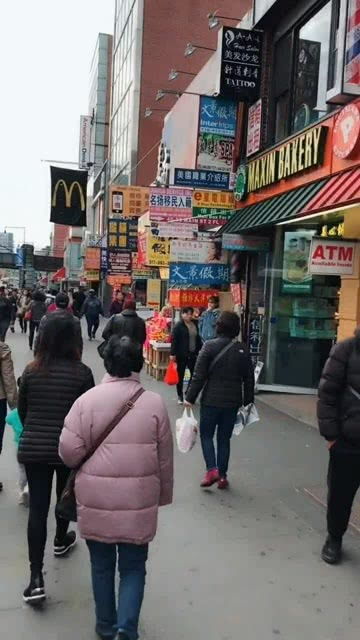 热闹用英语怎么说?