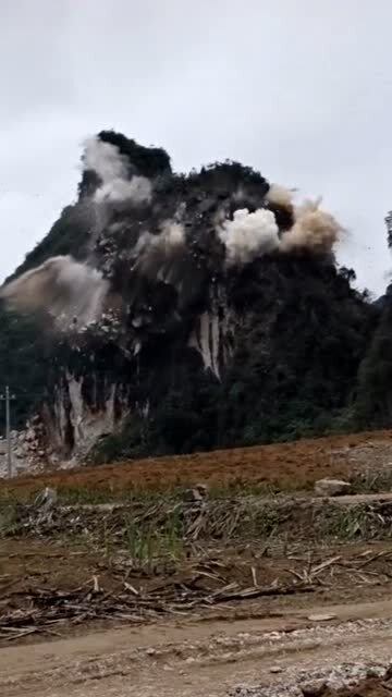 山崩地裂造句，山崩地裂出圣人,不是猴来不是神是什么生肖