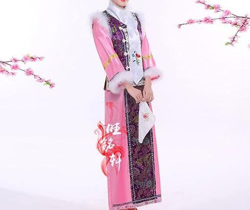 清朝宫女的宫装一年四季有什么变化没有?比如说颜色。还有,一年发几套宫
