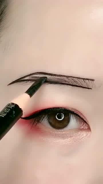 扬眉吐气 中 扬眉 的意思是?扬眉 有何典故?
