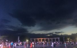 广西来宾合山市,骑手冒雨送外卖电动车险被冲走,暴雨天该注意什么?_百
