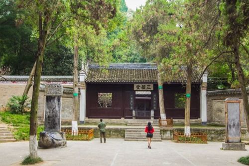 茅房的茅组词怎么组，茅房的茅怎么组词